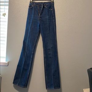 Long blue Levi’s jeans
